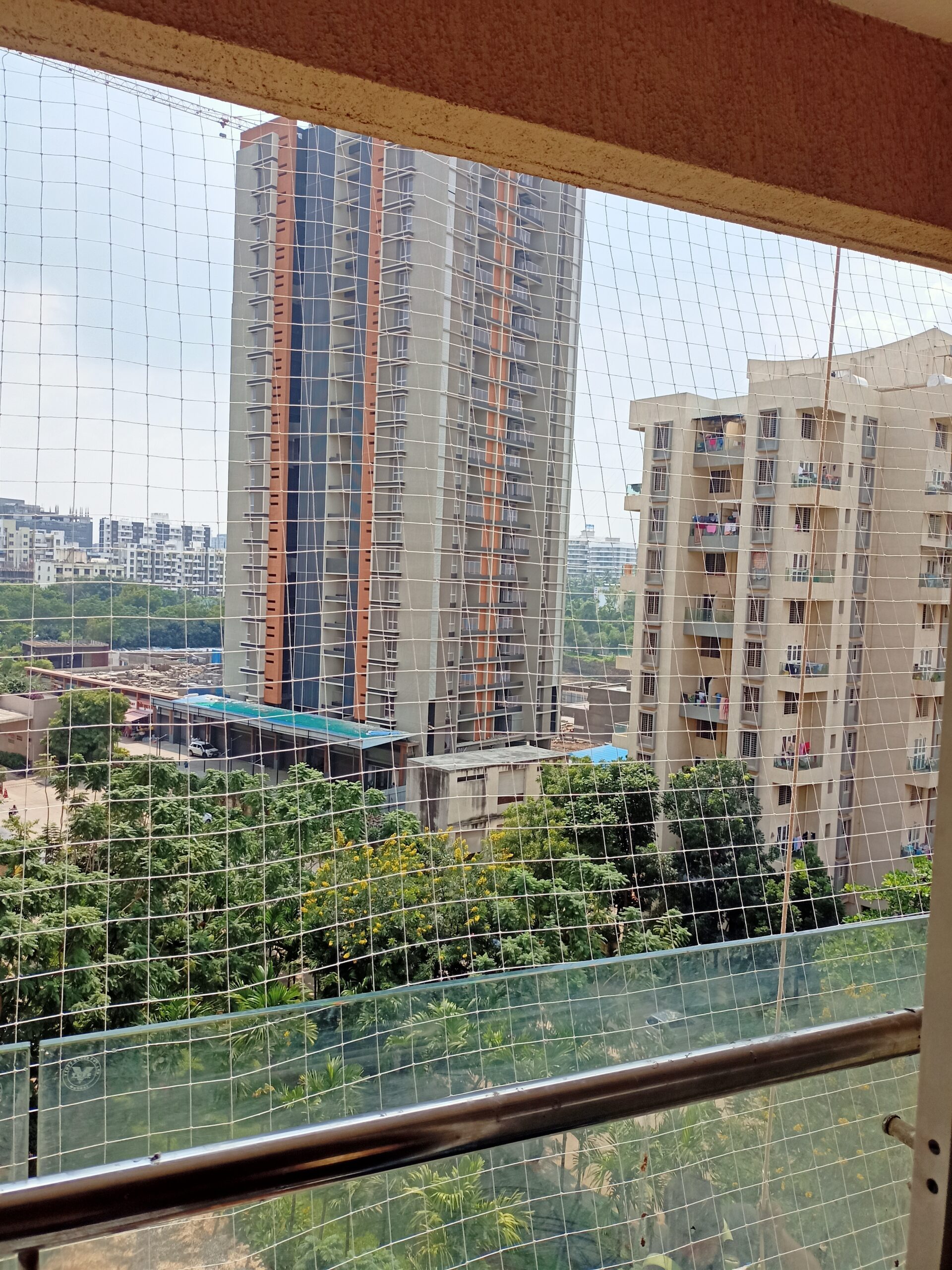 Pigeon net for balcony installation